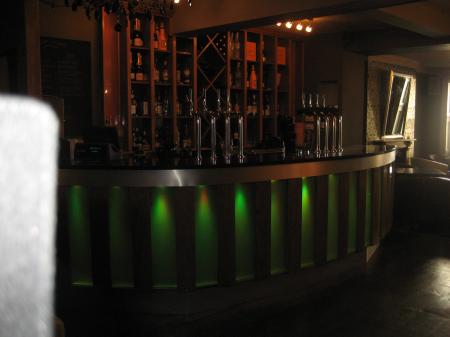 Munday's Bar - Image 5