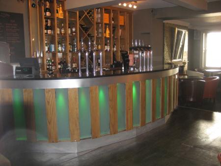 Munday's Bar - Image 6